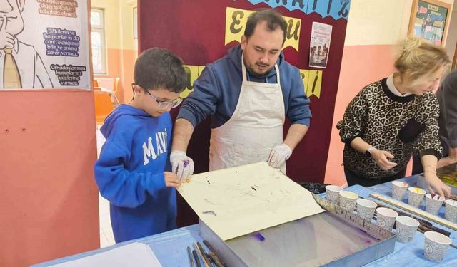 Muğlalı öğrenciler ebru sanatıyla tanıştı