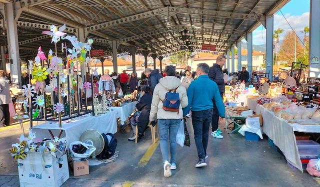Köyceğiz’de yılbaşı pazarı kuruldu