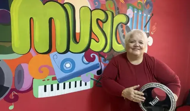 Üç beyin ameliyatı geçirdi, darbuka çalarak hayata tutundu