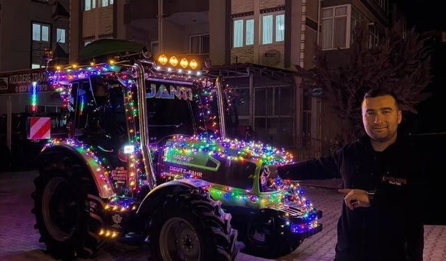 Yatağan’da yeni yıl için süslenen traktör dikkat çekti