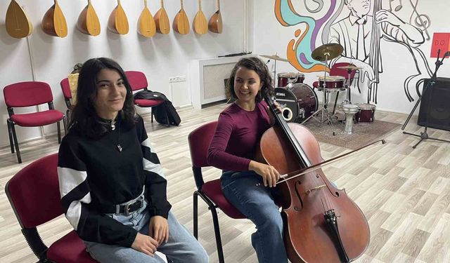 Uluslararası Gençlik Merkezi’nde enstrüman kurslarına yoğun ilgi