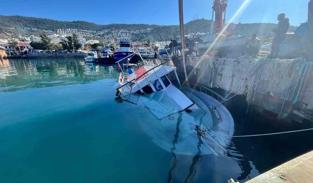 Kuvvetli rüzgar Güllük’te balıkçı teknesini batırdı