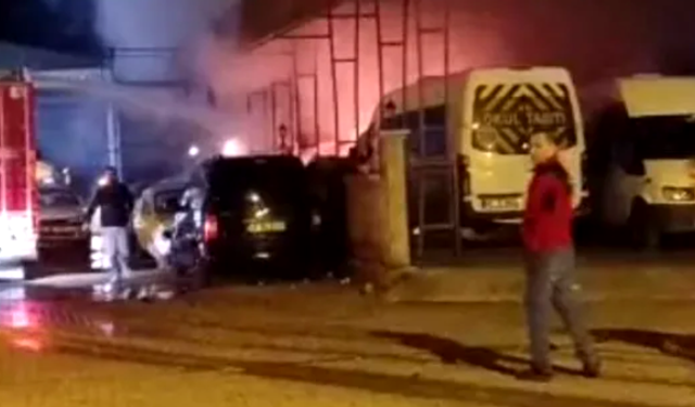 Ortaca'da yangın korkuttu! 4  araç alev aldı, 1 iş yeri zarar gördü
