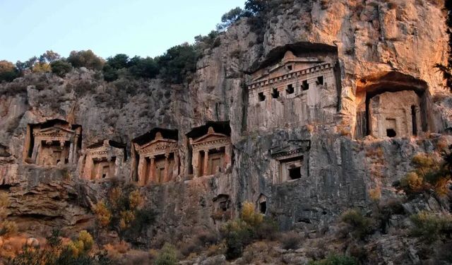 Muğla’nın taşa kazınmış mirası: Kaya mezarları rehberi