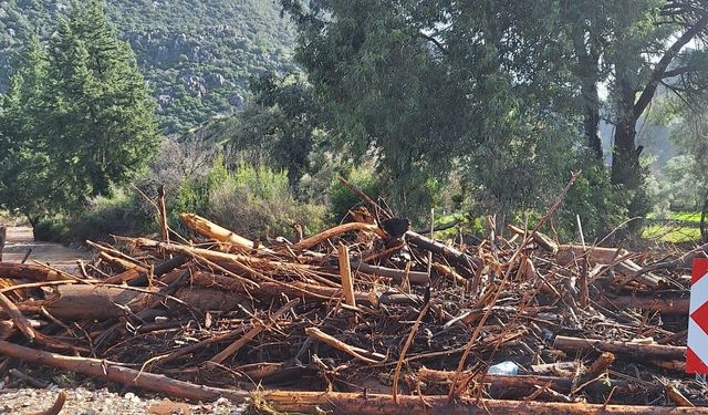 Marmaris’te Sağanak Yağışın İzleri Gün Ağarınca Ortaya Çıktı