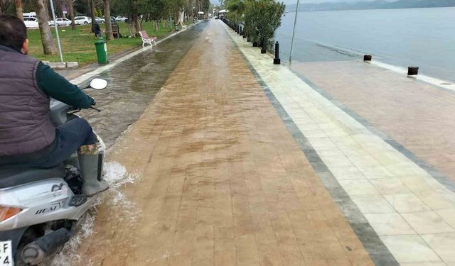 Köyceğiz Gölü Taştı, Kordon Sular Altında Kaldı