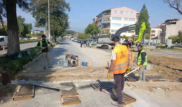Büyükşehir Belediyesi Ekipleri Sahada: Çalışmalar Aralıksız Devam Ediyor