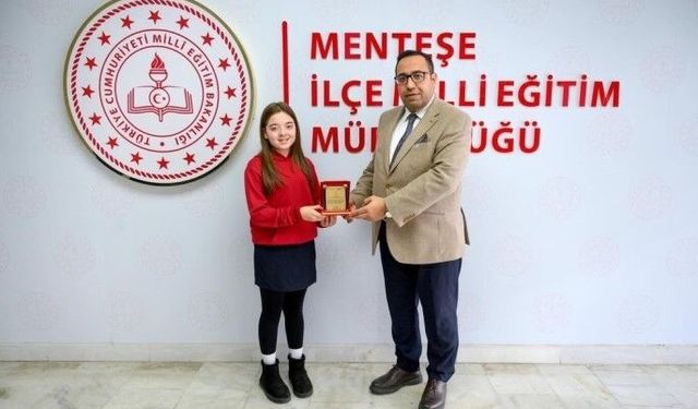 Muğlalı Azra İstiklal Marşı’nda Türkiye Birincisi Oldu