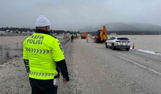 Fethiye-Antalya Kara Yolunu Su Bastı!