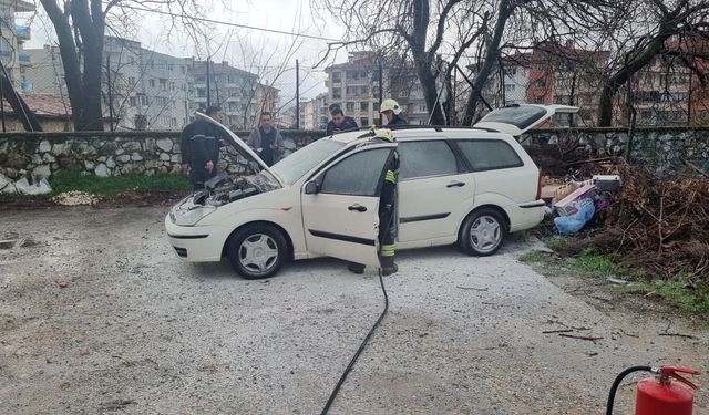 Menteşe’de Park Halindeki Araç Biranda Yandı