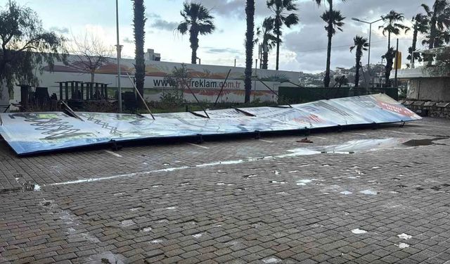 Bodrum Sahilini Sel Vurdu: Bölge Savaş Alanına Döndü
