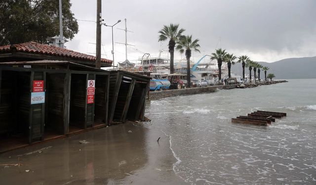 Akyaka’da Deniz Seviyesi Yükseldi, İşletmeler Su Altında Kaldı