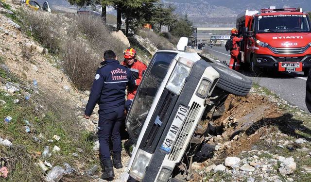 Muğla’da Kontrolden Çıkan Araç Şarampole Devrildi