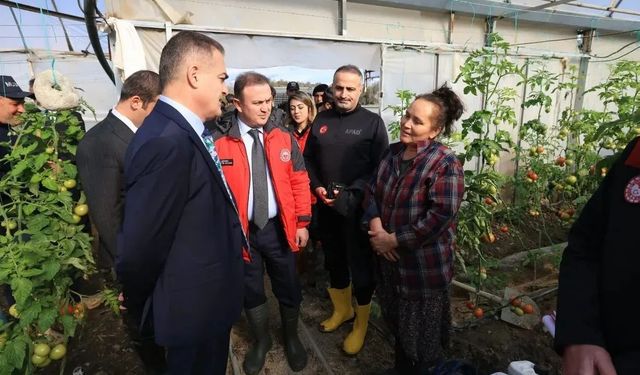 Muğla Valisi Çizmeleri Giydi, Seraları Gezdi, Çiftçiye Kulak Verdi