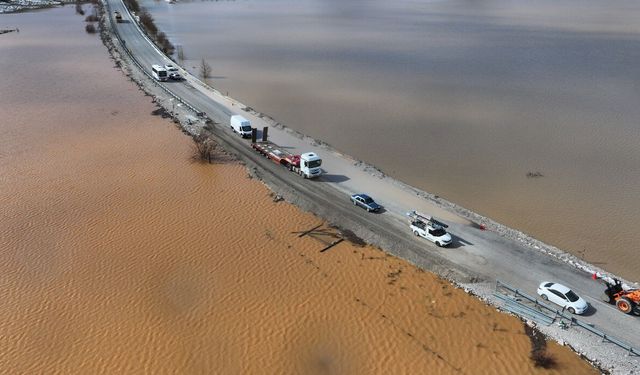 Fethiye-Antalya Kara Yolunda Su Baskını Nedeniyle Ulaşım Kontrollü Sağlanıyor