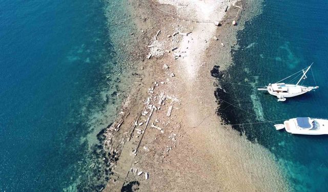 Gümüşlük Koyu’nda sular çekildi, 3 bin 500 yıllık kral yolu ortaya çıktı