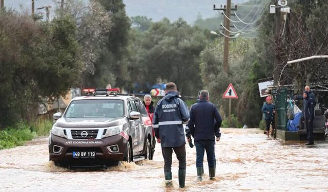 Bodrum'da sağanak yağış etkili oldu, su baskınları yaşandı