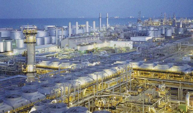 İran'dan S. Arabistan, Katar ve BAE'deki petrol tesislerine uyarı: 'Vuracağız'