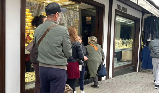 Altın çakıldı, Menteşe’de kuyumcular önünde kuyruklar oluştu