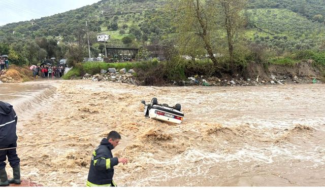 Milas'ta sel sularına kapılan otomobilde bir ölü