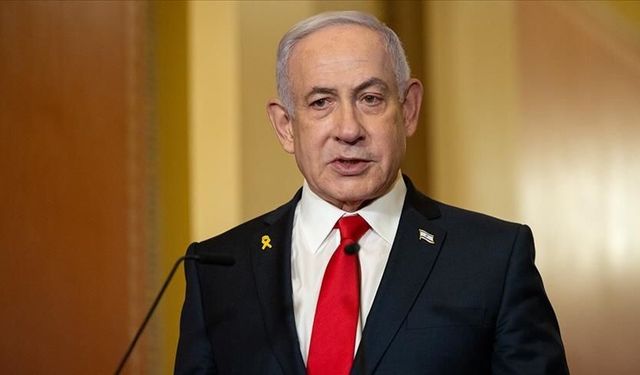 Netanyahu binlerce kişi önünde eşinden fırça yedi