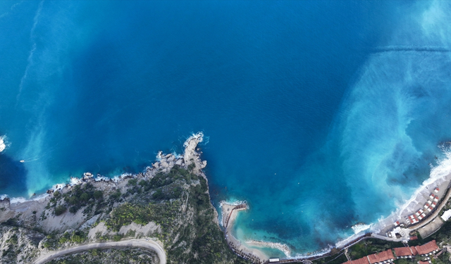 Fethiye’deki sağanak Ölüdeniz’in rengini değiştirdi