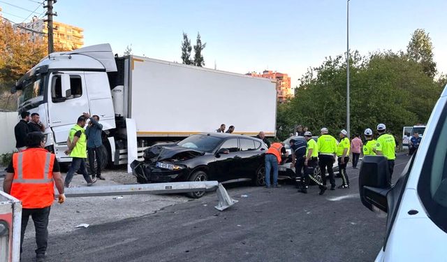 İzmir'de freni boşalan TIR faciası: Biri polis üç ölü, dört yaralı
