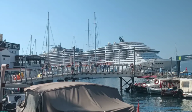 Marmaris’e MSC Divina ile 3 bin 280 turist geldi
