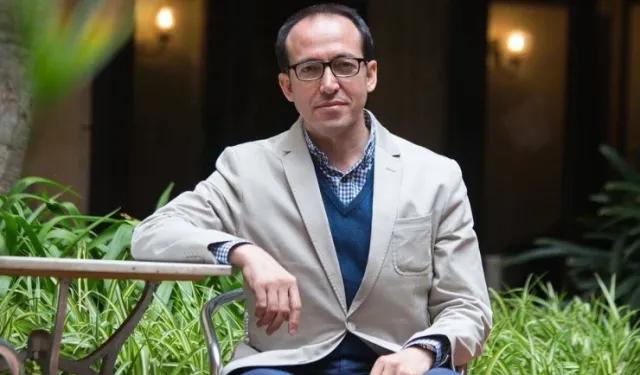 Türk yazar Burhan Sönmez'e prestijli ödül