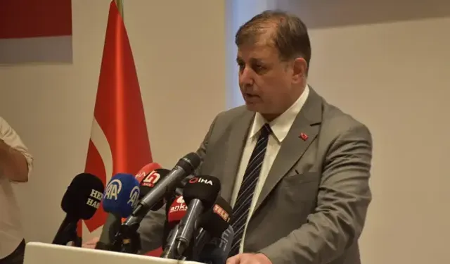 İzmir Büyükşehir Belediye Başkanı Cemil Tugay partisinden ayrıldı