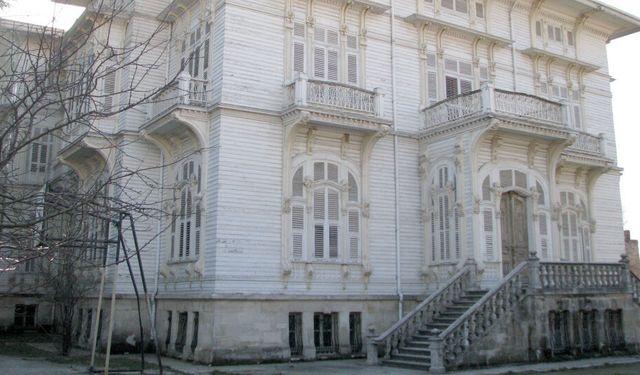 'Hababam Sınıfı' devam filminin çekildiği köşk, banka merkezi oluyor