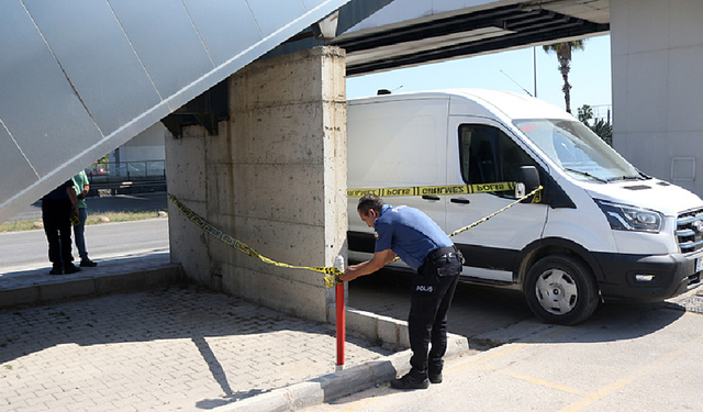 Antalya'da Otokoç galerisine silahlı saldırı