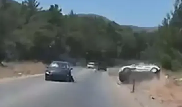 Bodrum'da iki otomobil kafa kafaya çarpıştı: İki yaralı