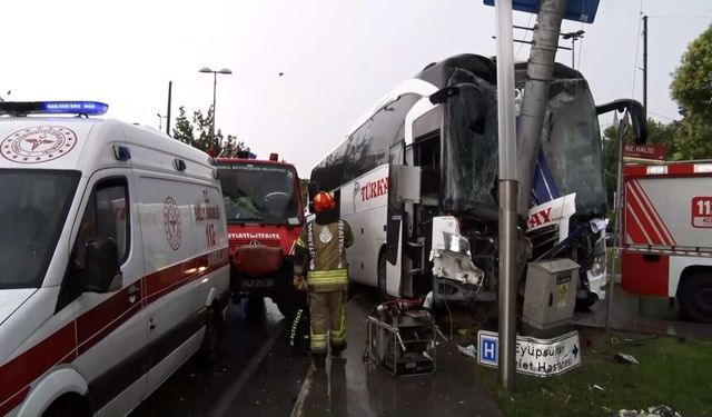 İstanbul'da yolcu otobüsü kazası: İkisi ağır 30 yaralı