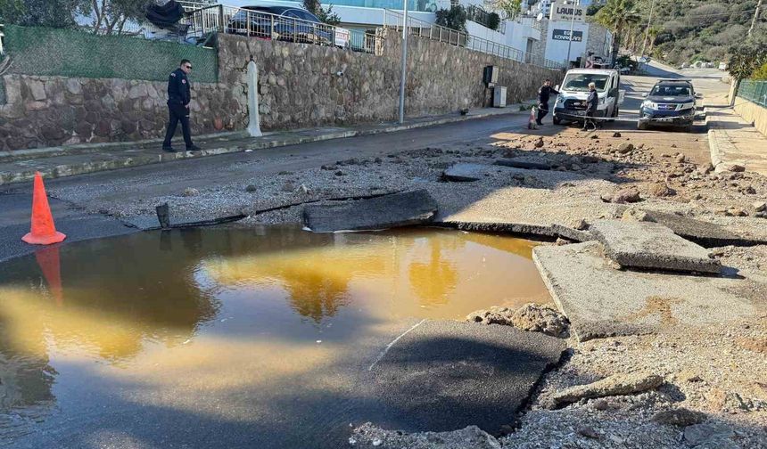 Bodrum'da değişmeyen manzara: Ana su hattı bomba gibi patladı