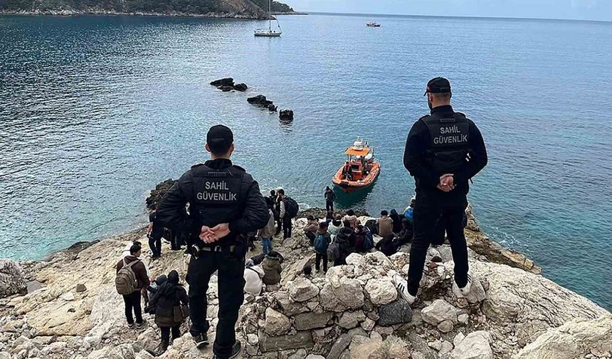 Seydikemer’de 60 Düzensiz Göçmen Yakalandı, 1 Göçmen Kaçakçısı Gözaltında