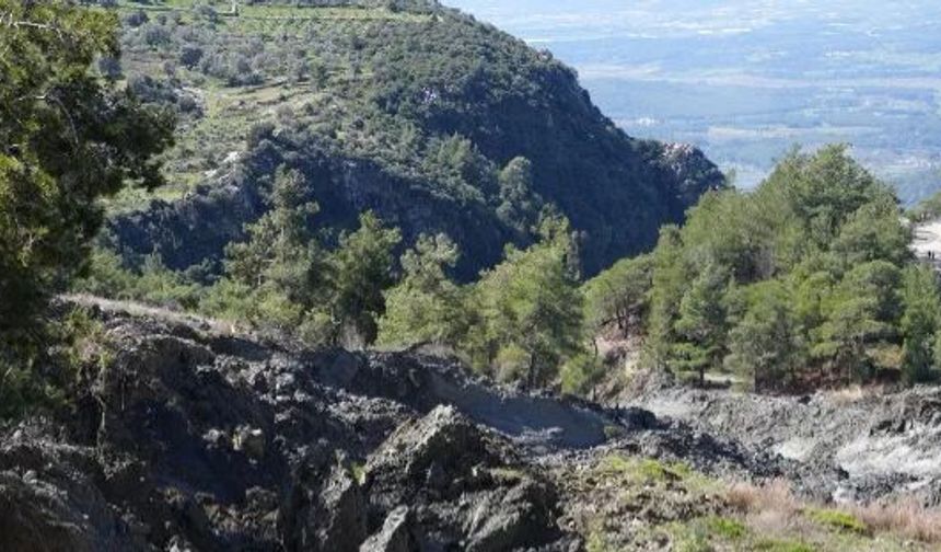 Seydikemer’de Heyelan Riski! O Yol Kapandı