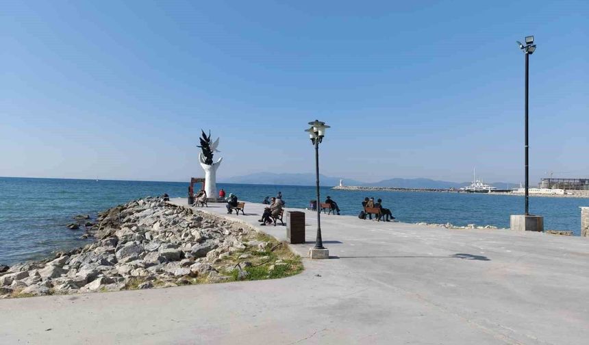 Kuşadası’nda Mart Ayında Yaz Havası Yaşandı