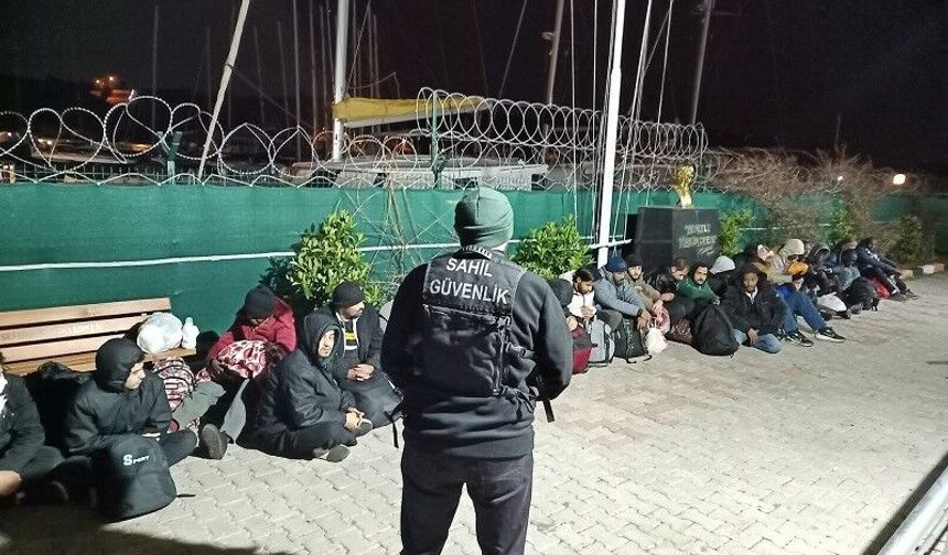 İzmir Açıklarında 28 Düzensiz Göçmen Yakalandı
