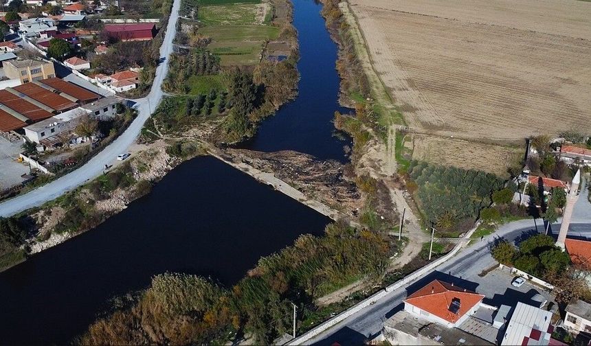 Doğaseverler Tarihi Taş Köprünün Durumuna Dikkat Çekti