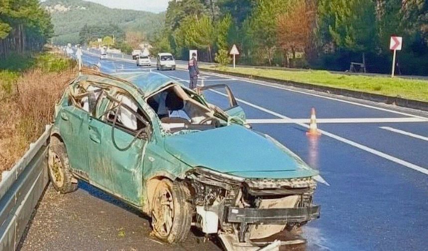Yatağan'da bariyerlere çarpan araçta bir ölü bir yaralı