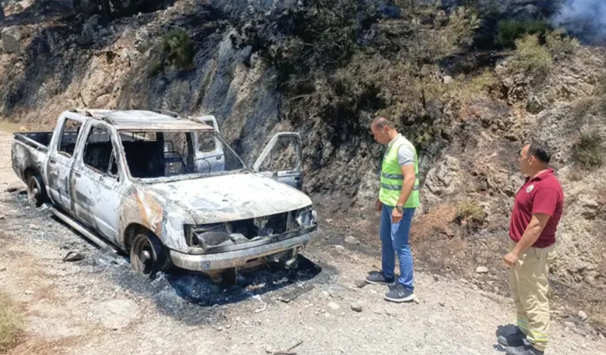 Fethiye'de araç alev aldı, yangın ormana sıçradı