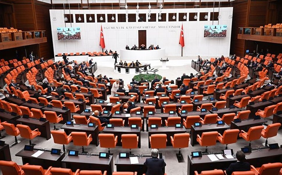 23.552 TL'lık 'en düşük emekli aylığı', kanunlaştı