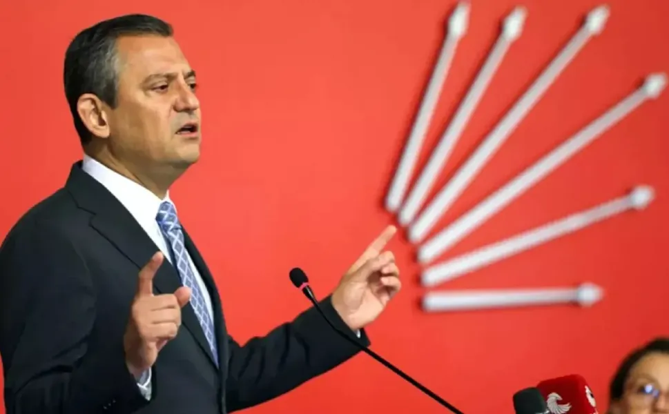 CHP’de Özgür Özel’e yakın dokuz isme ihraç talebi