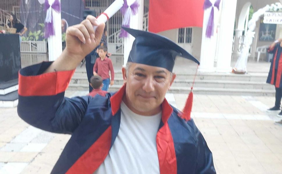 Marmaris’te 50 yaşındaki liseli diplomasını aldı