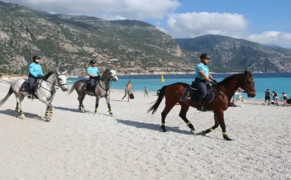 Ölüdeniz’de yeni dönem: Atlı Jandarma Timi göreve başladı