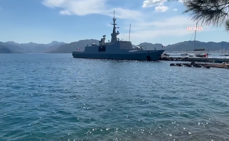 Fransız fırkateyni Marmaris’e demirledi