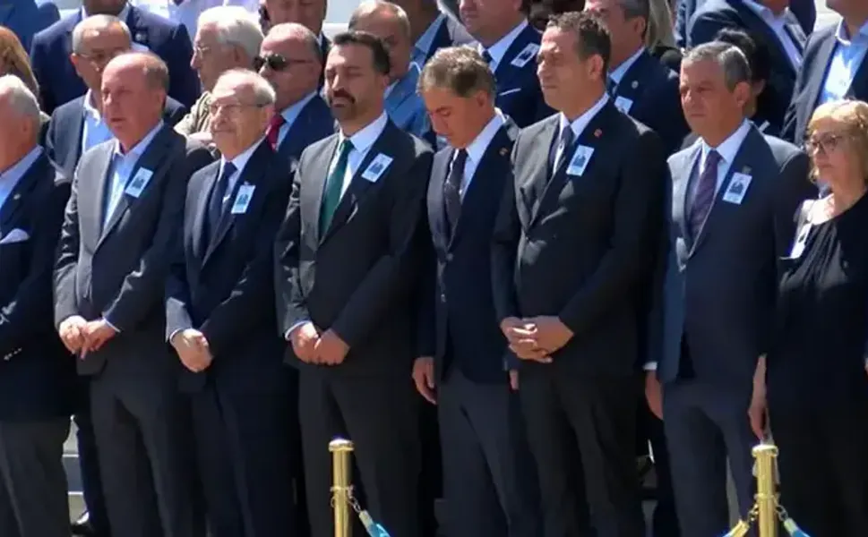 Kılıçdaroğlu ile Özel TBMM'deki cenaze töreninde tokalaştı