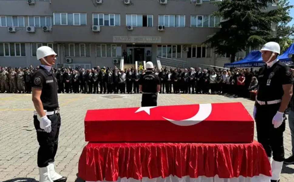 Şehit polis Tayfun Baş’a eşinden yürek burkan veda