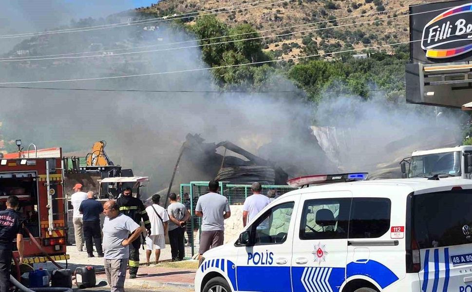 Bodrum'da yapı market yangını: Bir kişi yaralı